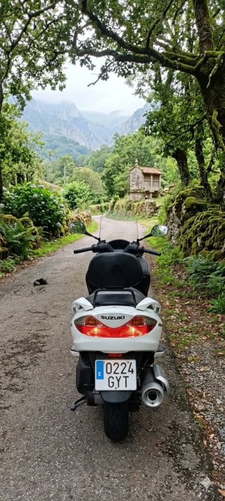 Suzuki Burgman 200cc Maxi Scooter