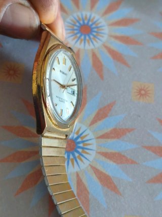 Reloj Radiant Cuarzo Dorado