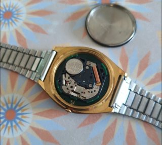 Reloj Radiant Cuarzo Dorado