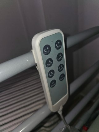 Cama articulada con carro elevador