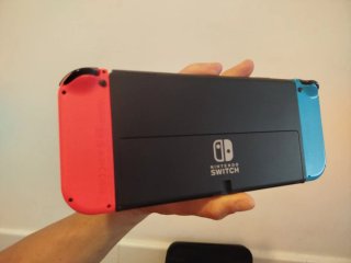 Nintendo Switch OLED con accessori