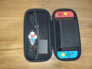 Nintendo Switch OLED con accessori