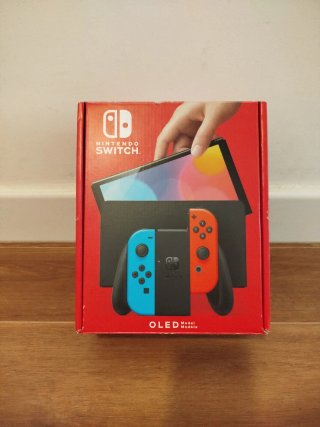 Nintendo Switch OLED con accessori