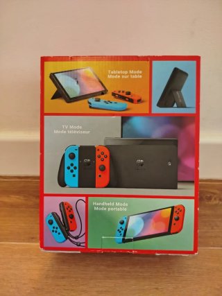 Nintendo Switch OLED con accessori