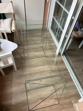 Escritorio cristal y patas cromadas