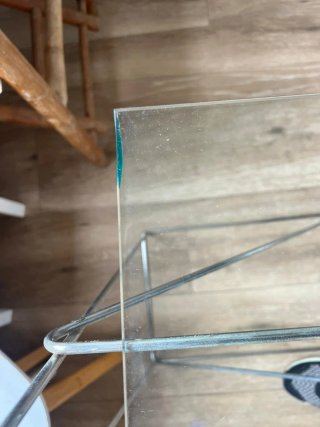 Escritorio cristal y patas cromadas