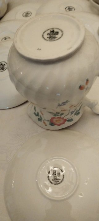 Juego 6 tazas, platos y jarra Churchill