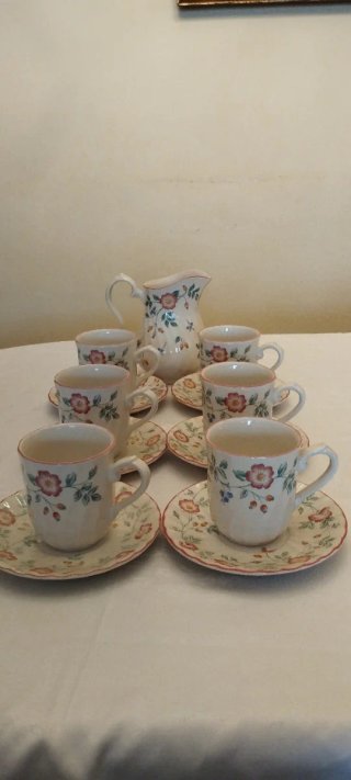 Juego 6 tazas, platos y jarra Churchill