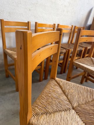Conjunto de 8 sillas de madera y yute