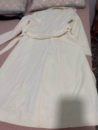 Gabardina blanca