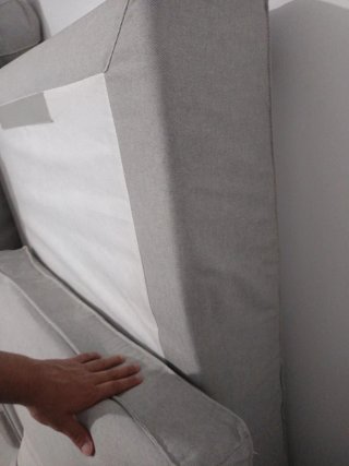 Sofá de tela beige