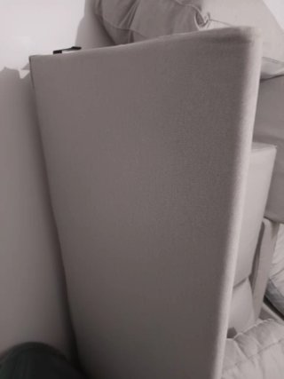Sofá de tela beige