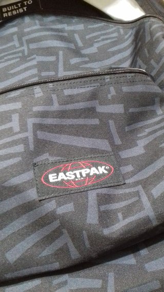Mochila Eastpak Negra y Azul