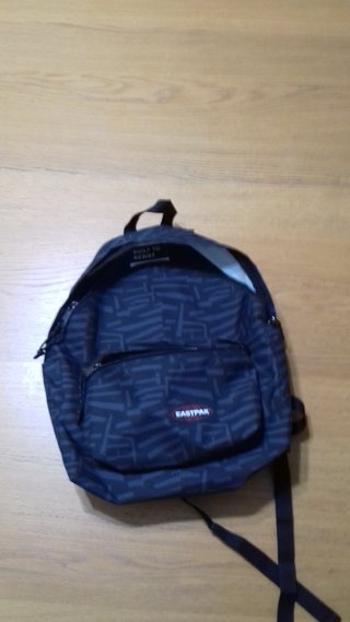 Mochila Eastpak Negra y Azul