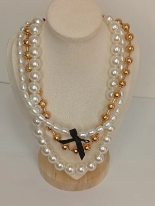 Collana perle bianche e oro con fiocco
