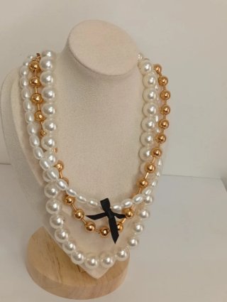 Collana perle bianche e oro con fiocco