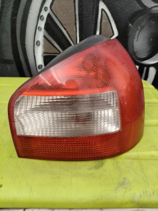 Piloto trasero derecho Audi A3 8l