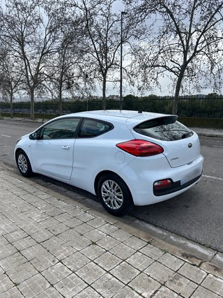 Vendo Kia cee’d 1.4 gasolina 100 CV, año 2017, con
