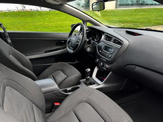 Vendo Kia cee’d 1.4 gasolina 100 CV, año 2017, con