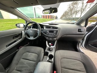 Vendo Kia cee’d 1.4 gasolina 100 CV, año 2017, con