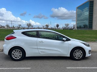 Vendo Kia cee’d 1.4 gasolina 100 CV, año 2017, con