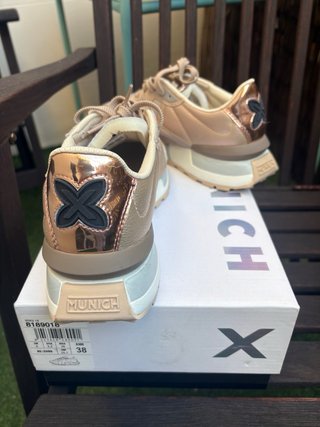 Zapatillas Munich Beige/Oro Talla 38 a estrenar