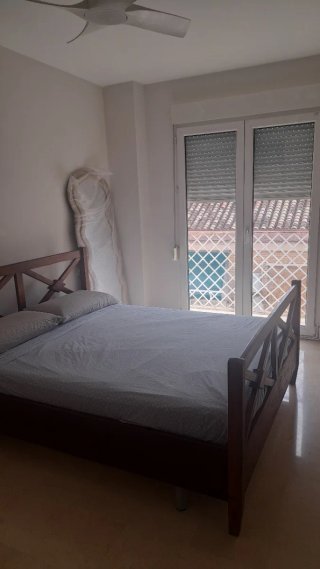 Cama de matrimonio de madera maciza con colchon
