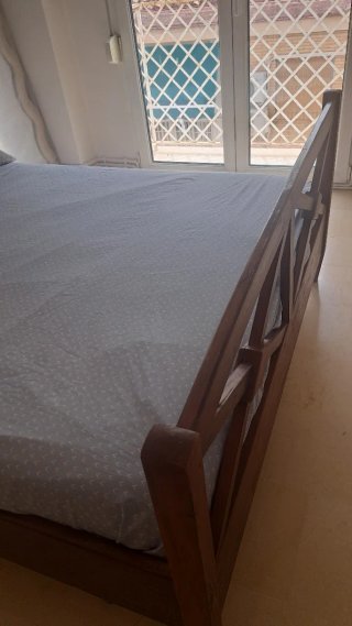 Cama de matrimonio de madera maciza con colchon