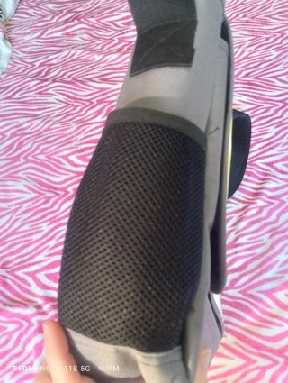 Mochila portátil Soyntec gris y amarilla