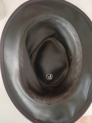Sombrero de piel verde