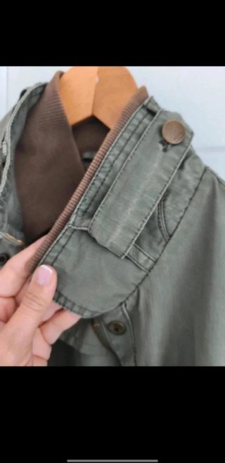 Cazadora estilo militar