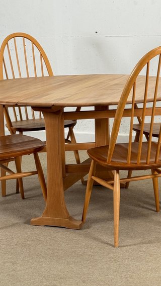 Mesa y 4 Sillas Ercol
