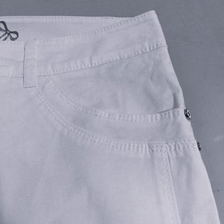 Pantalón blanco Gerry Weber con remaches