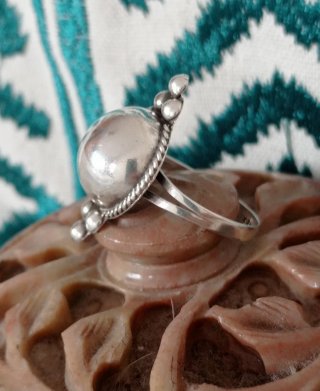 Anillo vintage cúpula.