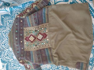 Camisa Bershka bordada y con pedrería