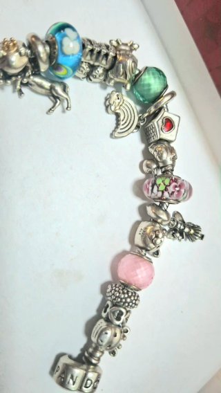 Pulsera Pandora con 22 charms