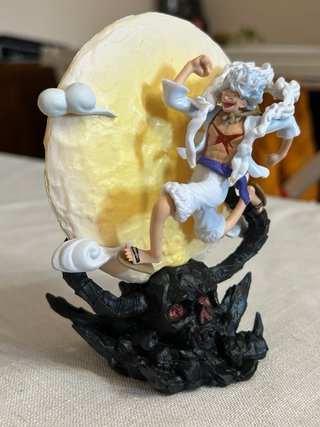 Figura One Peace Luffy Gear 5 con iluminacion