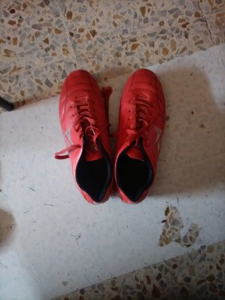 Botas de fútbol rojas talla 43