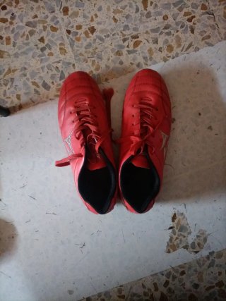 Botas de fútbol rojas talla 43