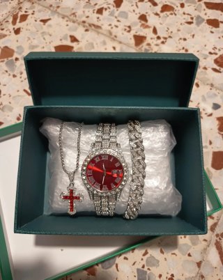 Reloj de hombre con cadena y cruz y pulsera