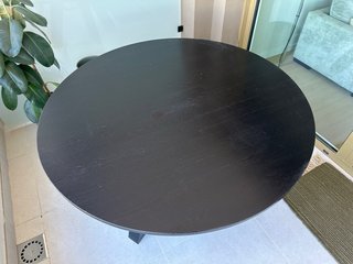 Mesa Westwing Roble Negra 130cm.