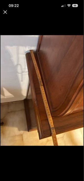 Credenza a doppio corpo in legno e vetro