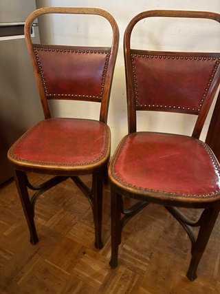 Sillas antiguas madera y cuero (2 unidades)