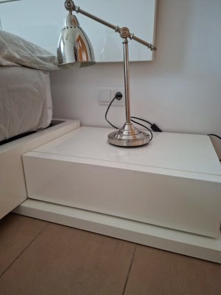 Dormitorio de matrimonio blanco