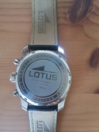 Reloj Lotus Negro y Plateado