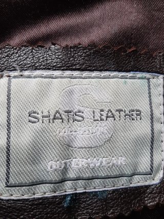 Chaquetón de piel marrón con forro de paño