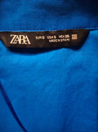 Camisa azul mujer. Es talla S pero es Oversize.
