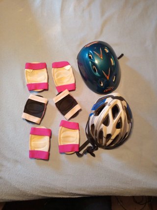 Cascos y rodilleras Hello Kitty para niños