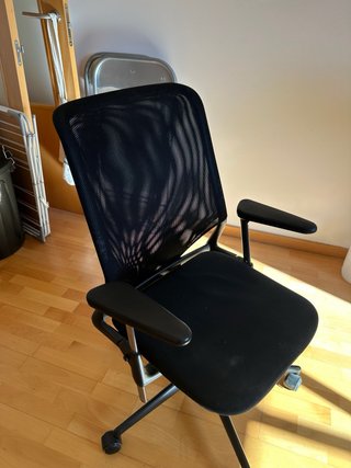 Silla de oficina ergonómica negra