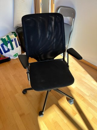Silla de oficina ergonómica negra